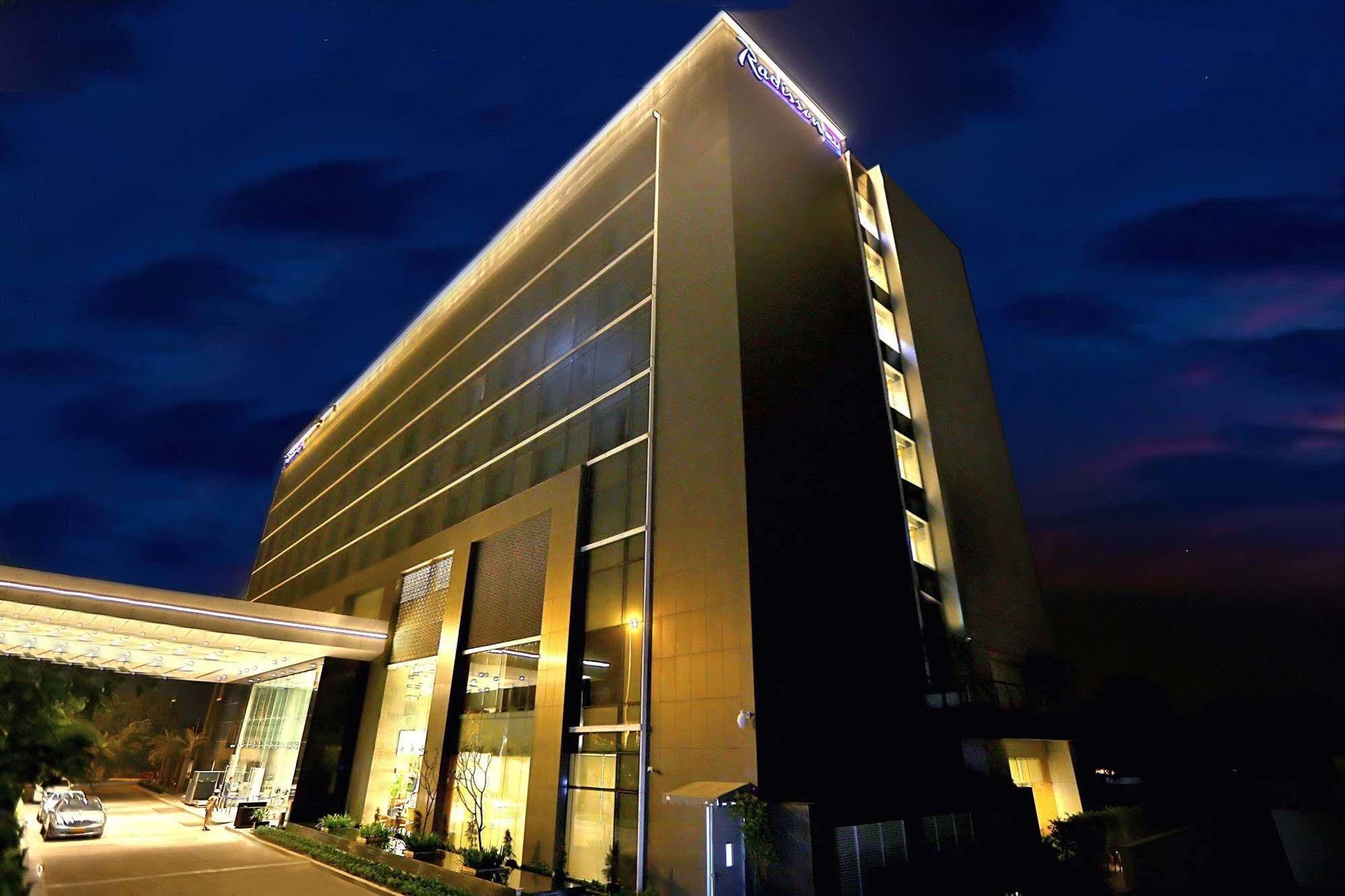 Radisson Blu Faridabad Hotel Exterior photo